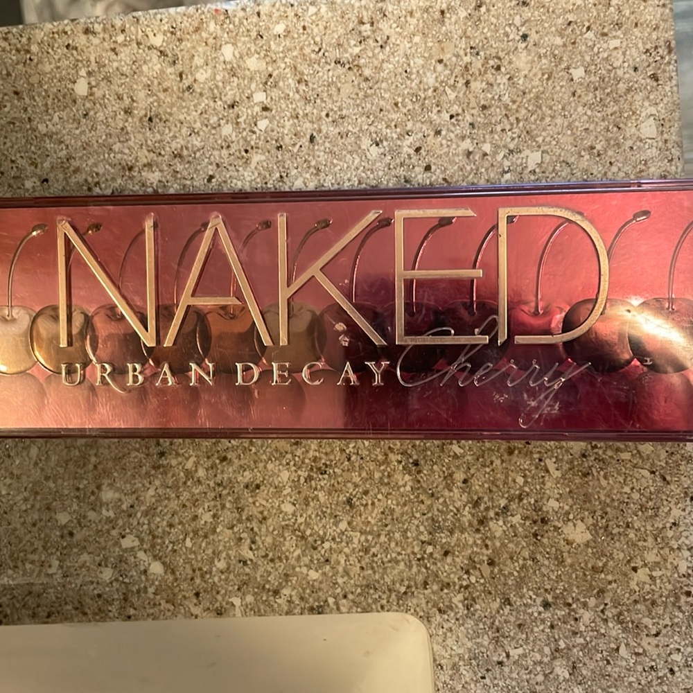Urban decay Cherry pallet